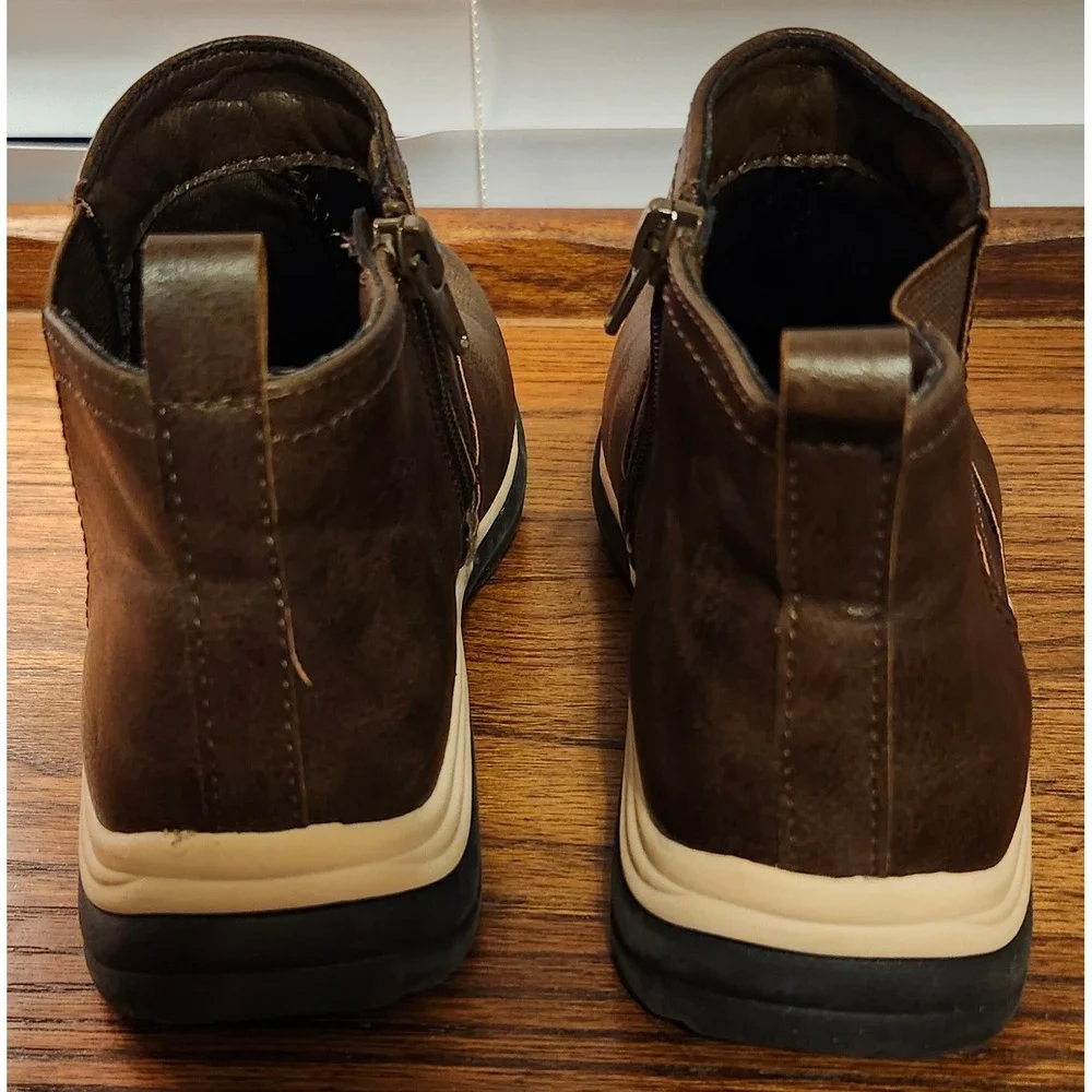 Baretraps Adelaide Dark Brown Ankle Boots Side Zip Comfort Booties Womens 7M